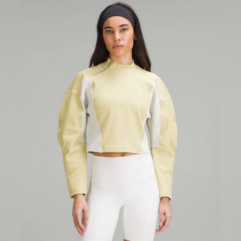 NWT Lululemon Ribbed Luxtreme Wide-Sleeve Pullover
Finch Yellow / Bone XS